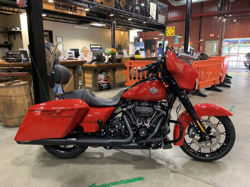 Harley-Davidson<sup>®</sup> Street Glide<sup>®</sup> Special 2022 FLHXS Redline Red