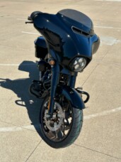 2023 Harley-Davidson<sup>®</sup> Street Glide<sup>®</sup> ST Vivid Black thumb 2