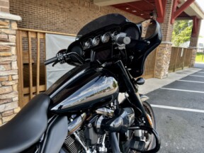 2023 Harley-Davidson<sup>®</sup> Street Glide<sup>®</sup> ST Vivid Black (Black Finish w/Cast Wheels thumb 1