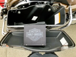 〈中古車〉2013 Harley-Davidson<sup>®</sup> Road King<sup>®</sup> Anniversary Edition  ETC付 thumb 0