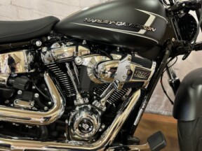 2023 Harley-Davidson<sup>®</sup> Breakout<sup>™</sup> FXBR  Black Denim thumb 2