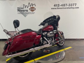 2017 Harley-Davidson® Street Glide® Special Velocity Red Sunglo thumb 2