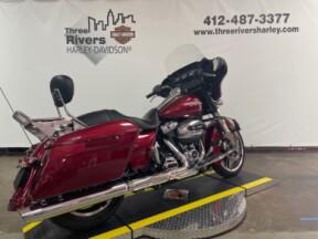 2017 Harley-Davidson<sup>®</sup> Street Glide® Velocity Red Sunglo thumb 2