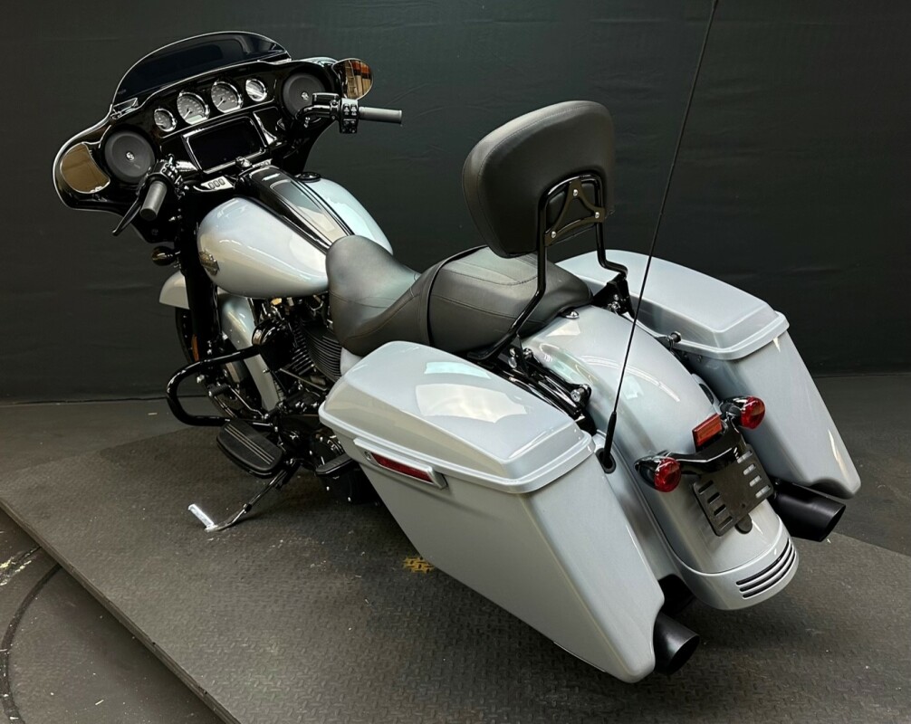 Harley-Davidson Street Glide Special 2023 FLHXS ATLAS SLV MTLIC - Photo 6