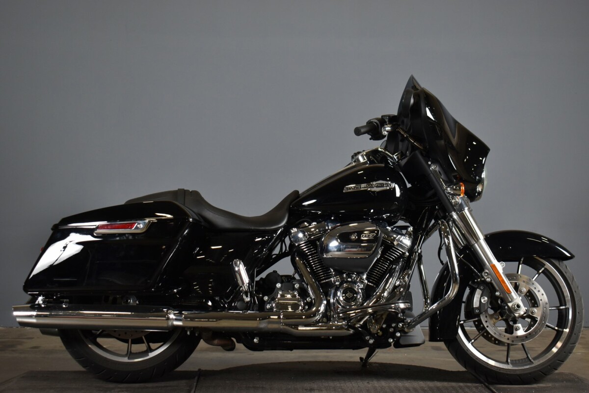 2023 Harley-Davidson<sup>®</sup> Street Glide<sup>®</sup> FLHX