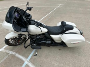 2023 Harley-Davidson<sup>®</sup> Road Glide<sup>®</sup> ST White Sand Pearl thumb 0