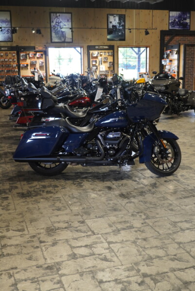 2019 Harley-Davidson<sup>®</sup> Road Glide<sup>®</sup> Special Billiard Blue