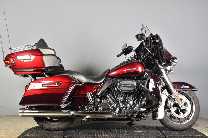 2015 Harley-Davidson<sup>®</sup> Ultra Limited Low FLHTKL