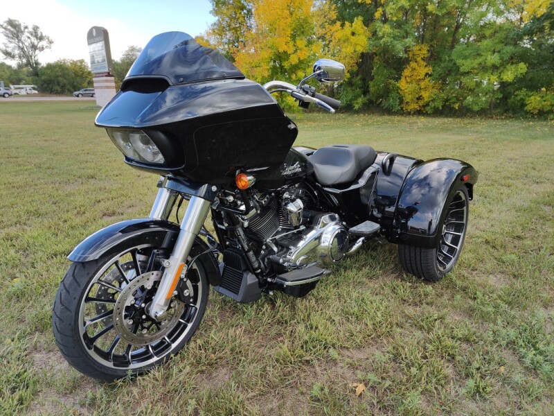 2023 Harley-Davidson<sup>®</sup> Road Glide<sup>®</sup> 3 Black
