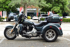 2020 Harley-Davidson<sup>®</sup> Tri Glide<sup>®</sup> Ultra FLHTCUTG thumb 0