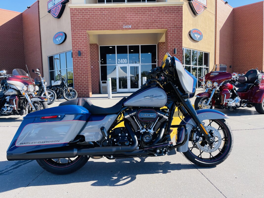 2023 Harley-Davidson<sup>®</sup> Street Glide<sup>®</sup> Special FLHXS