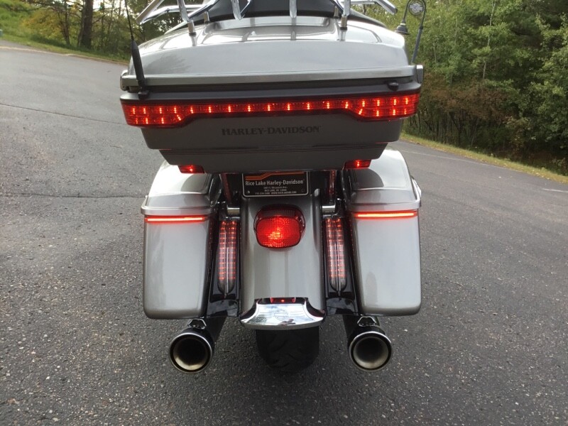 2017 Harley-Davidson Electra Glide Ultra Classic BILLET SILVER W/PINSTRIPE - Photo 6