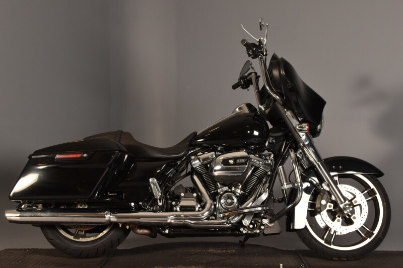 2019 Harley-Davidson<sup>®</sup> Street Glide<sup>®</sup> Vivid Black