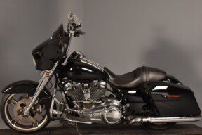 2019 Harley-Davidson<sup>®</sup> Street Glide<sup>®</sup> Vivid Black thumb 0