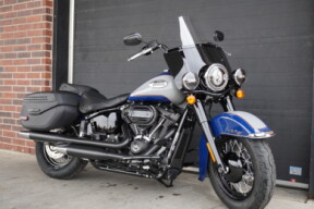 2023 Harley-Davidson<sup>®</sup> Heritage Classic Billiard Blue/Billiard Gray – Black Finish thumb 3