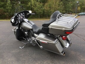 2017 Harley-Davidson® Electra Glide® Ultra Classic® BILLET SILVER W/PINSTRIPE thumb 2