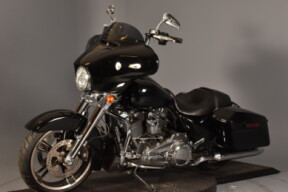 2019 Harley-Davidson<sup>®</sup> Street Glide<sup>®</sup> Vivid Black thumb 1