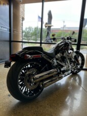 2023 Harley-Davidson<sup>®</sup> Breakout<sup>™</sup> Black thumb 2