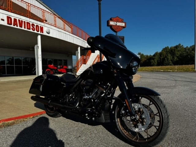 2023 Harley-Davidson<sup>®</sup> Street Glide<sup>®</sup> ST Black