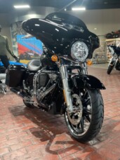 2023 Harley-Davidson® Street Glide® Vivid Black thumb 1