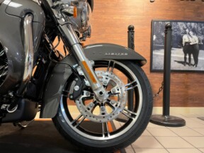2023 H-D FLHTK Ultra Limited 114ci thumb 2