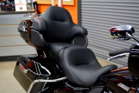 2023 Harley-Davidson<sup>®</sup> Ultra Limited Vivid Black thumb 1