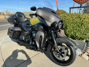 2023 Harley-Davidson<sup>®</sup> Ultra Limited Gray Haze – Black Finish thumb 2