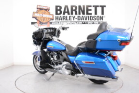 2017 Harley-Davidson<sup>®</sup> FLHTK Ultra Limited  thumb 2