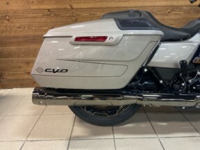 2023 Harley-Davidson® CVO™ Road Glide® Dark Platinum w/ Pinstripe FLTRXSE thumb 0