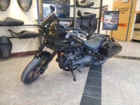 2023 Harley-Davidson<sup>®</sup> Low Rider<sup>®</sup> ST Vivid Black (Black Finish w/Cast Wheels) thumb 0