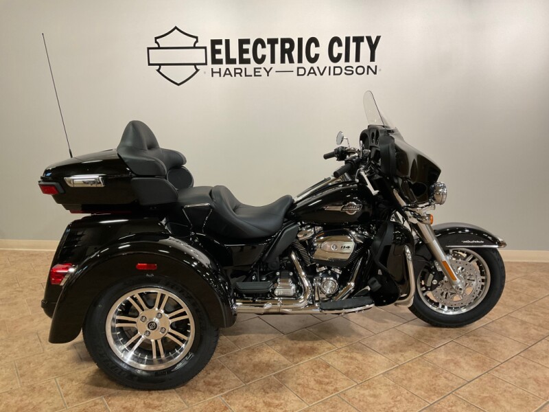 2023 Harley-Davidson®FLHTCUTG Tri Glide® Ultra Vivid Black