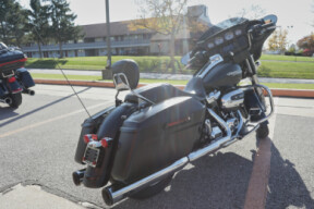 2017 Harley-Davidson Street Glide Touring thumb 2