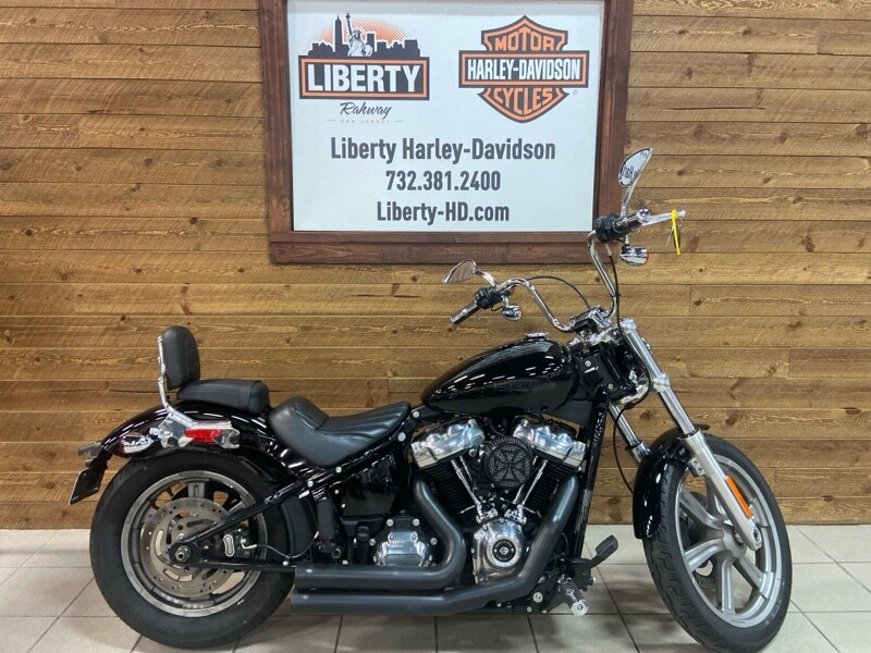2022 Harley-Davidson® Softail Standard® Vivid Black FXST