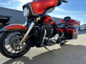 2018 Harley-Davidson® CVO™ Street Glide® Orange Lava & Black Denim thumb 3