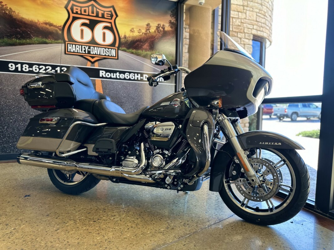2023 Harley-Davidson<sup>®</sup> Road Glide<sup>®</sup> Limited Gray Haze/Silver Fortune