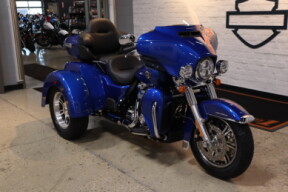 2024 Harley-Davidson Tri Glide Ultra Trike FLHTCUTG thumb 2