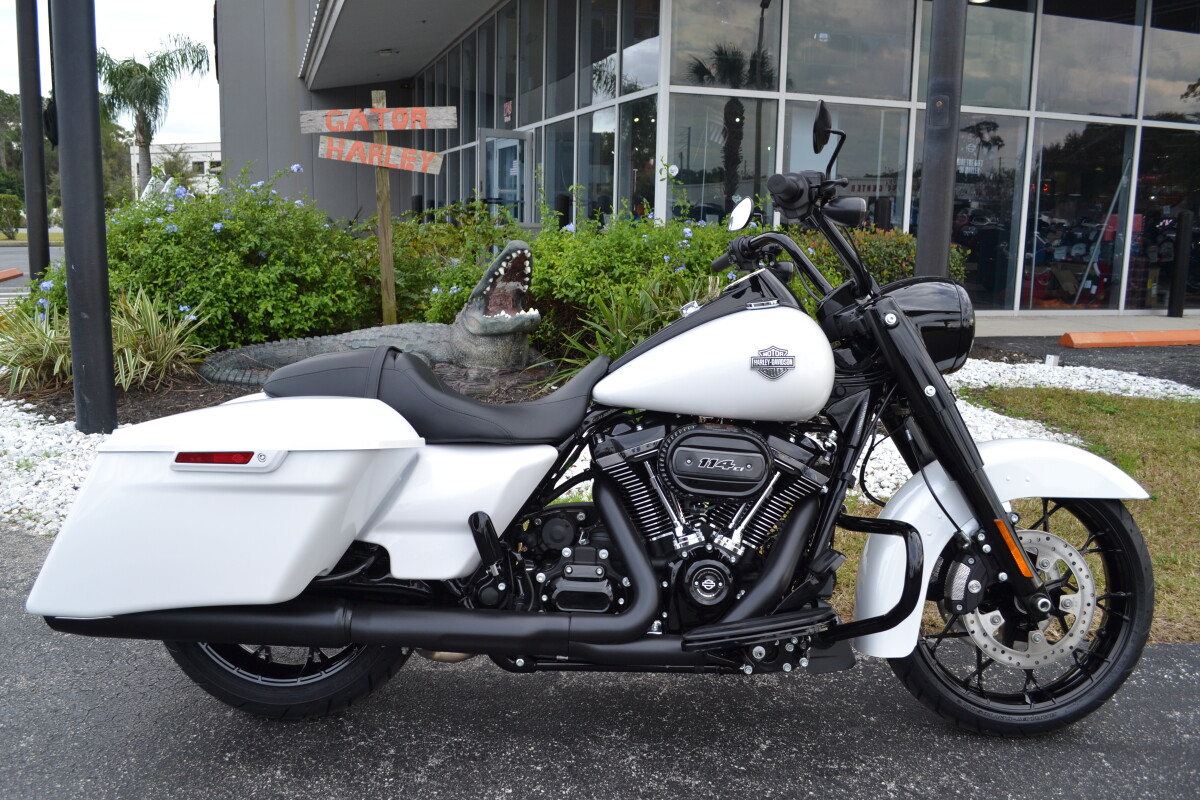 2024 HarleyDavidson® Road King® Special White Onyx Pearl FLHRXS