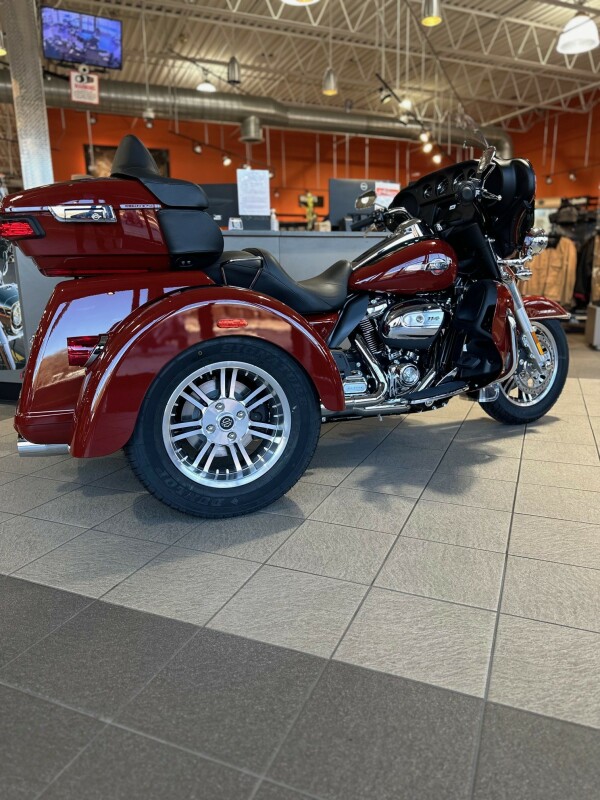 FLHTCUTG 2024 Tri Glide Ultra - Photo 5