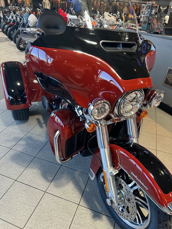 FLHTCUTG 2024 Tri Glide Ultra - Photo 4