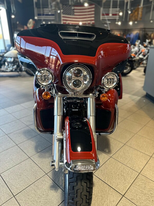FLHTCUTG 2024 Tri Glide Ultra - Photo 8