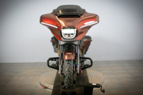 2024 Harley-Davidson® CVO™ Street Glide® FLHXSE thumb 2