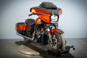 2023 Harley-Davidson® CVO™ Street Glide® FLHXSE thumb 3