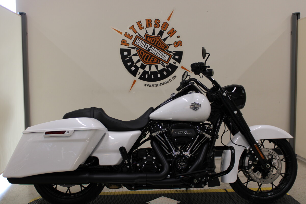 2024 FLHRXS Road King® Special White Onyx Pearl Peterson's HD Group