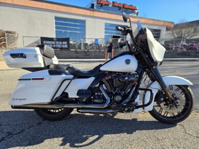 2021 Harley-Davidson<sup>®</sup> CVO<sup>™</sup> Street Glide<sup>®</sup> Great White Pearl