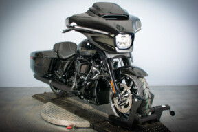2024 Harley-Davidson® Street Glide® FLHX thumb 2