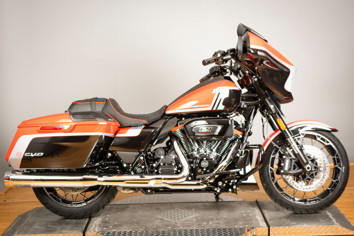 2024 Harley-Davidson CVO Street Glide FLHXSE - Photo 2
