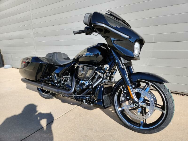 2024 Harley-Davidson<sup>®</sup> Street Glide® Vivid Black