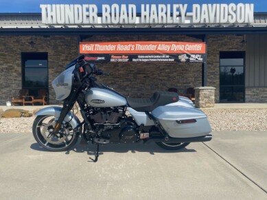 2024 Harley-Davidson<sup>®</sup> Street Glide® Atlas Silver Metallic - Black Finish