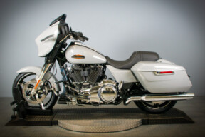 2024 Harley-Davidson® Street Glide® FLHX thumb 0