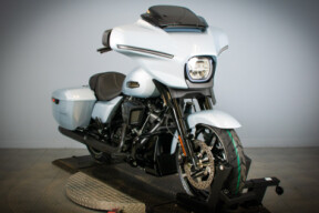 2024 Harley-Davidson® Street Glide® FLHX thumb 2